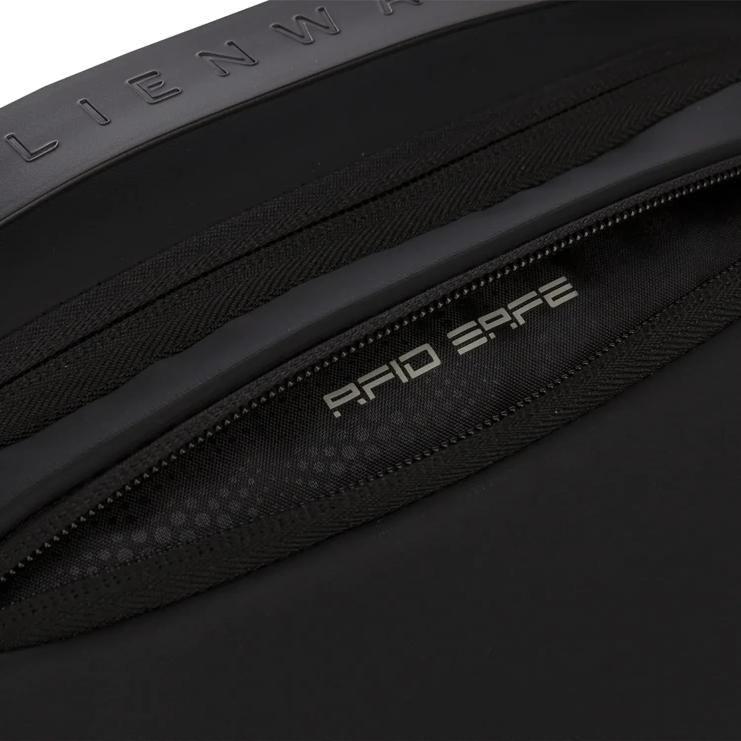 Dell Alienware AW423P Horizon 17" Gaming Backpack - Image 5